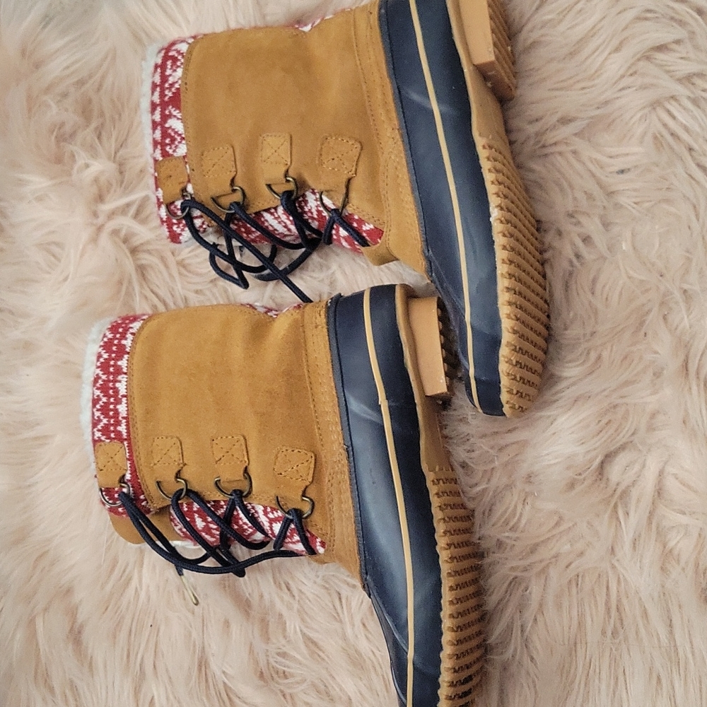Snow boots